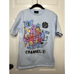 Channel 5 Not-Fake News t-shirt size medium blue